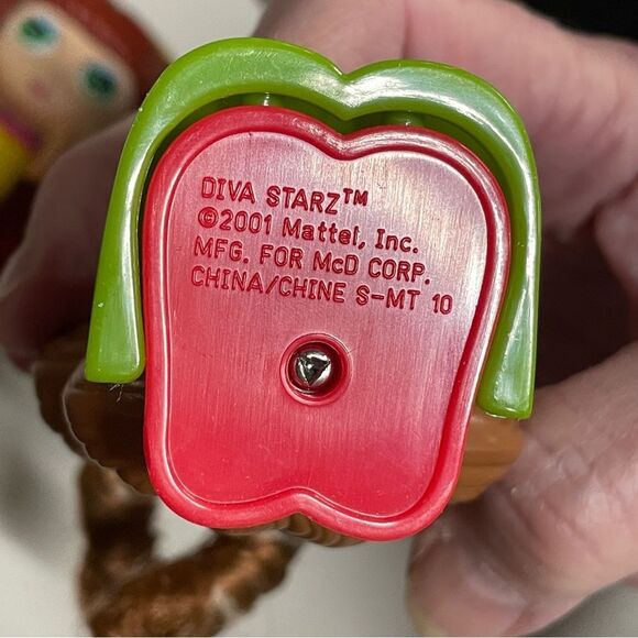 Two Diva Stars 2001 McDonald’s Toys with snap on 2nd outfit - Picture 3 of 15